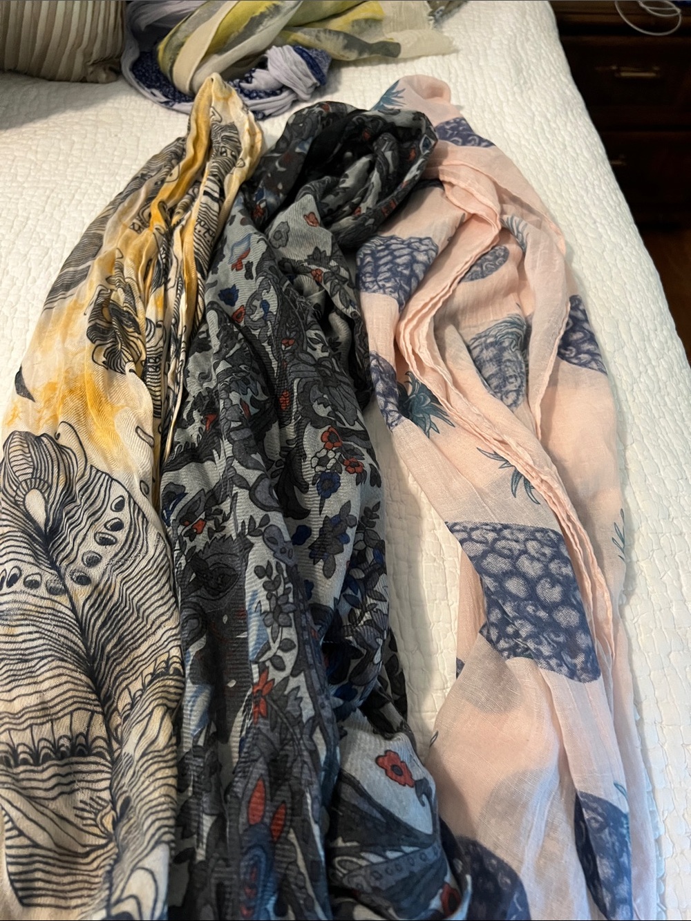 Multiple scarves - Picture 2 of 4